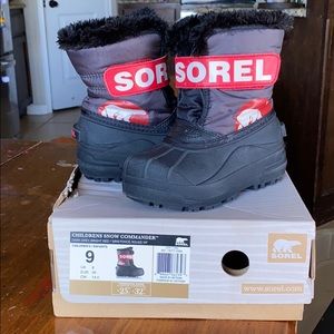 EUC Sorel Snow Commander Dark Grey, Bright Red